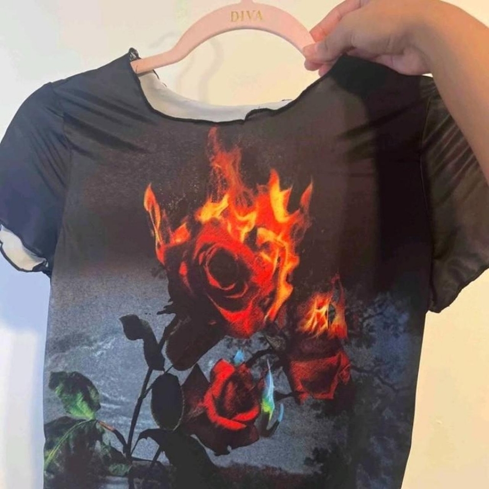 Burning roses Print Crop shirt